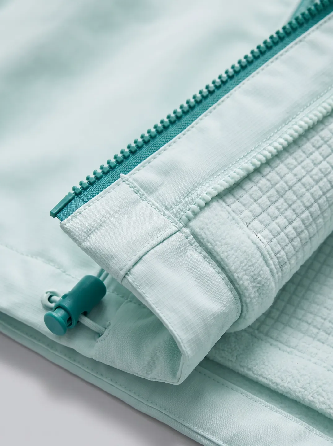 Mint Hooded Jacket · Logo and design details · PM-C-028 / 5