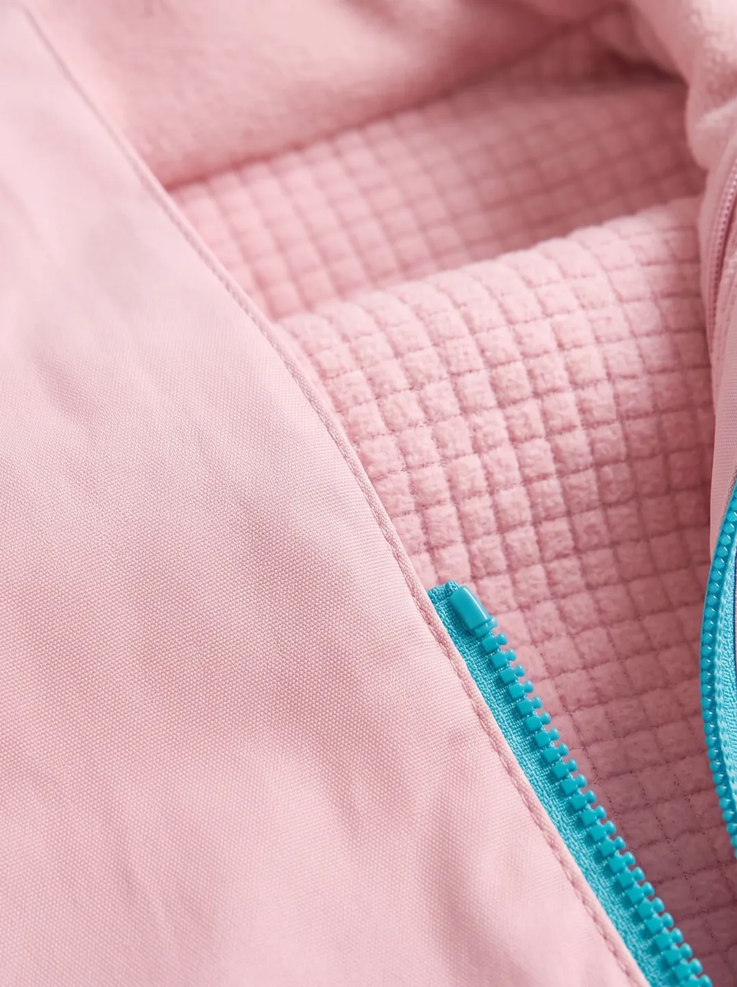 Pink Hooded Jacket · Logo and design details · PM-C-038 / 5