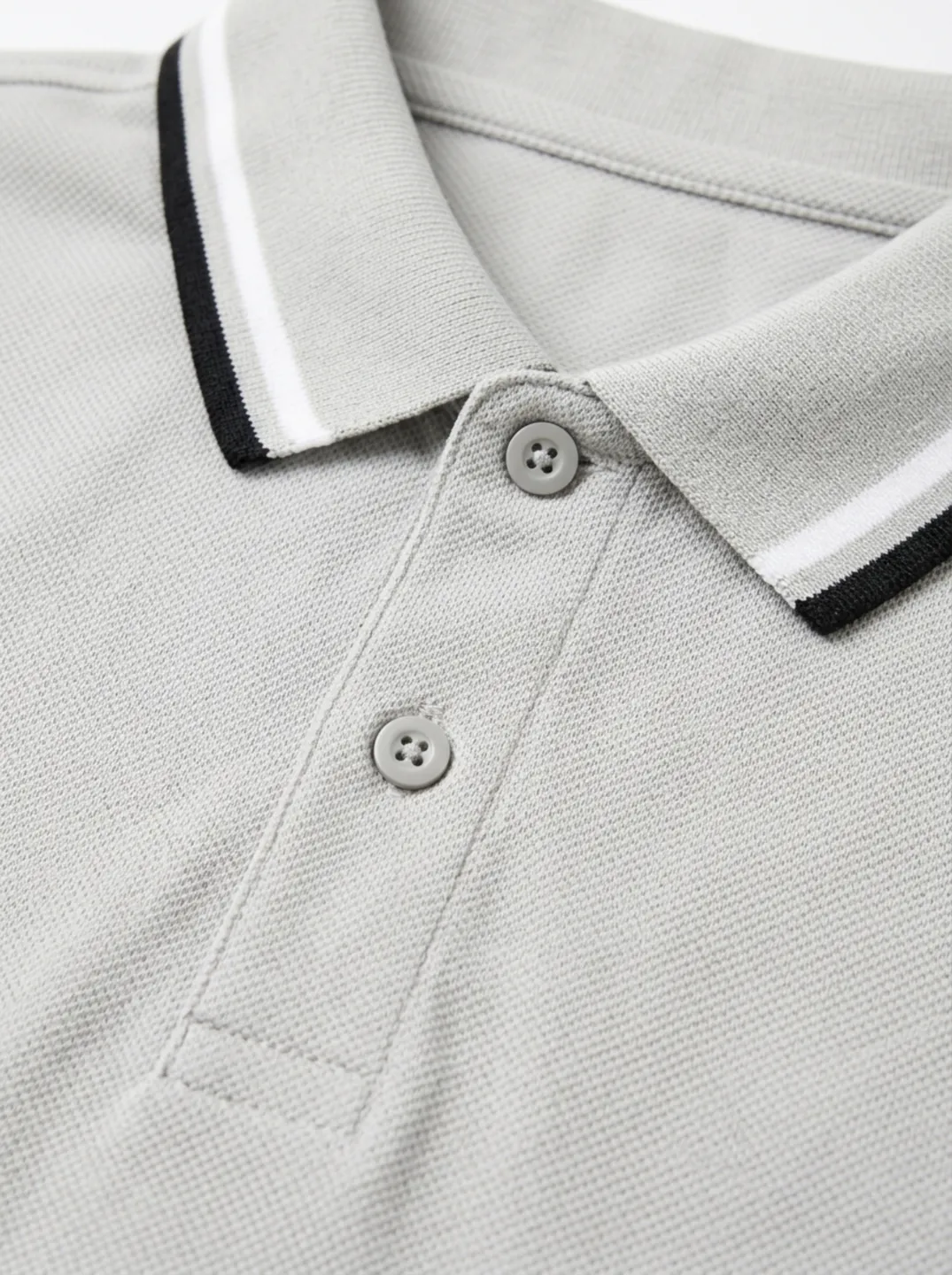 Light Grey Polo Shirt · Logo and design details · PM-C-088 / 3