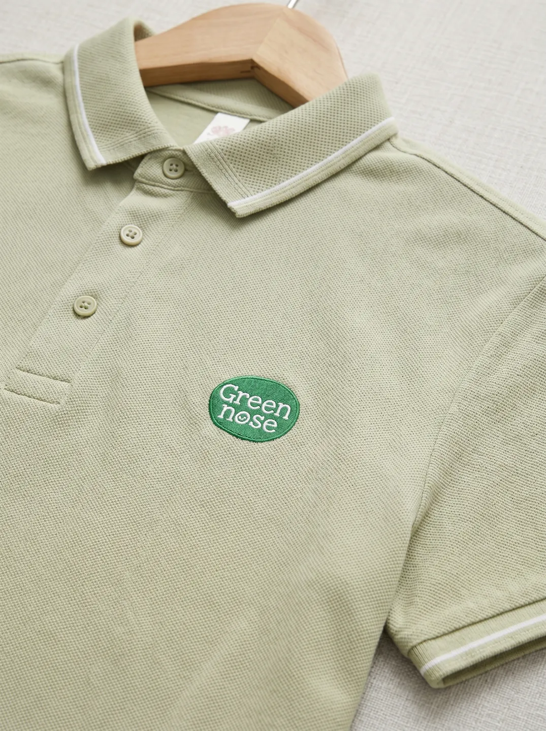 Sage Polo Shirt · Logo and design details · PM-C-095 / 4