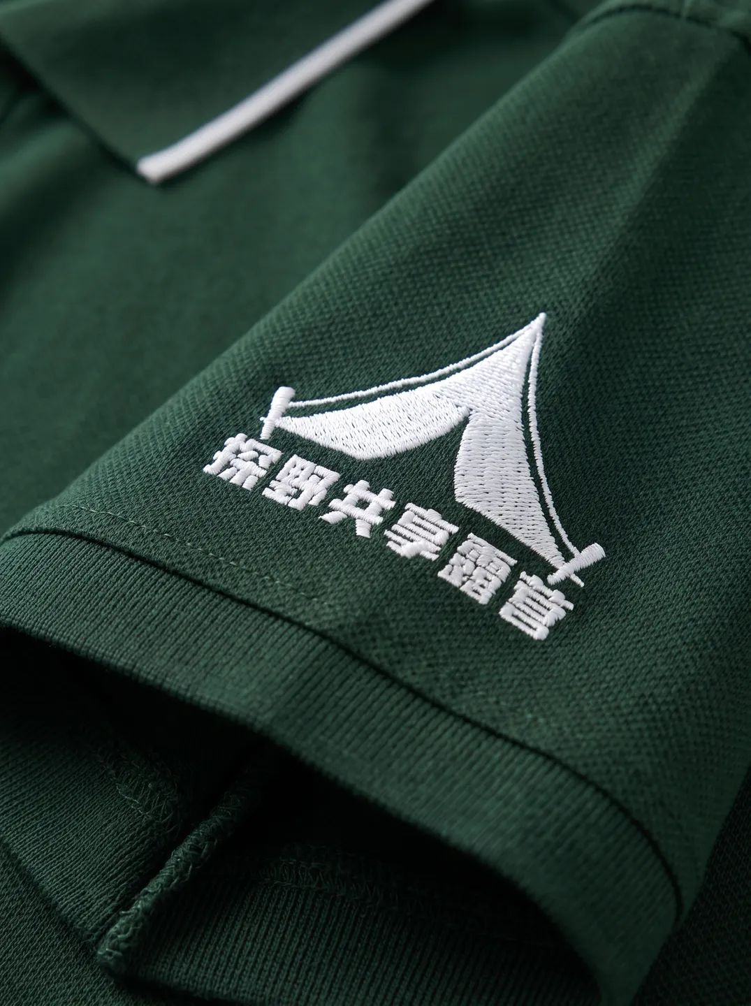 Poloshirt · Dunkelgrün · Logo- und Designdetails · PM-C-120 / 4