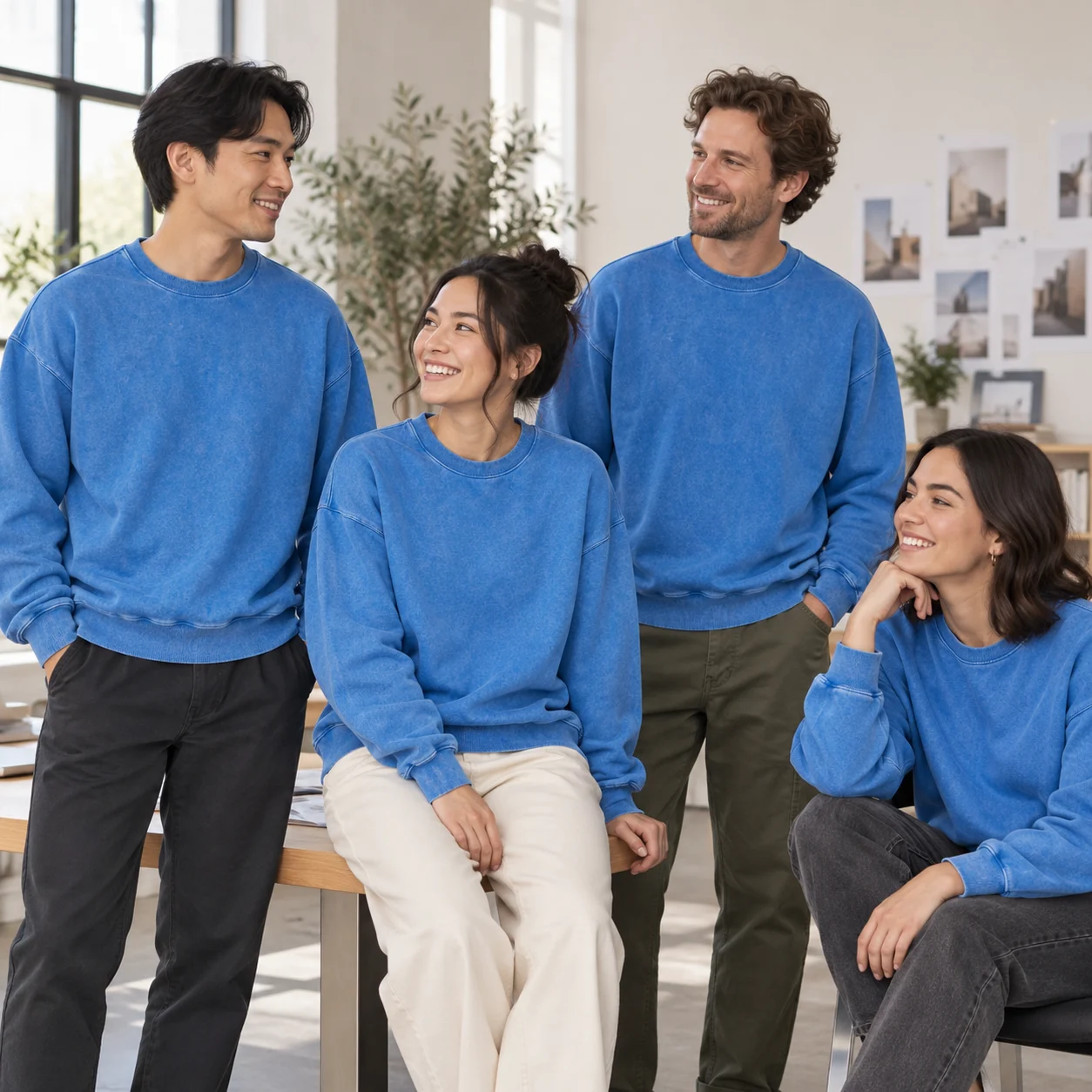 Snowflake-Finish 100% Cotton 350 g/m² Crewneck · Coordinated team scene